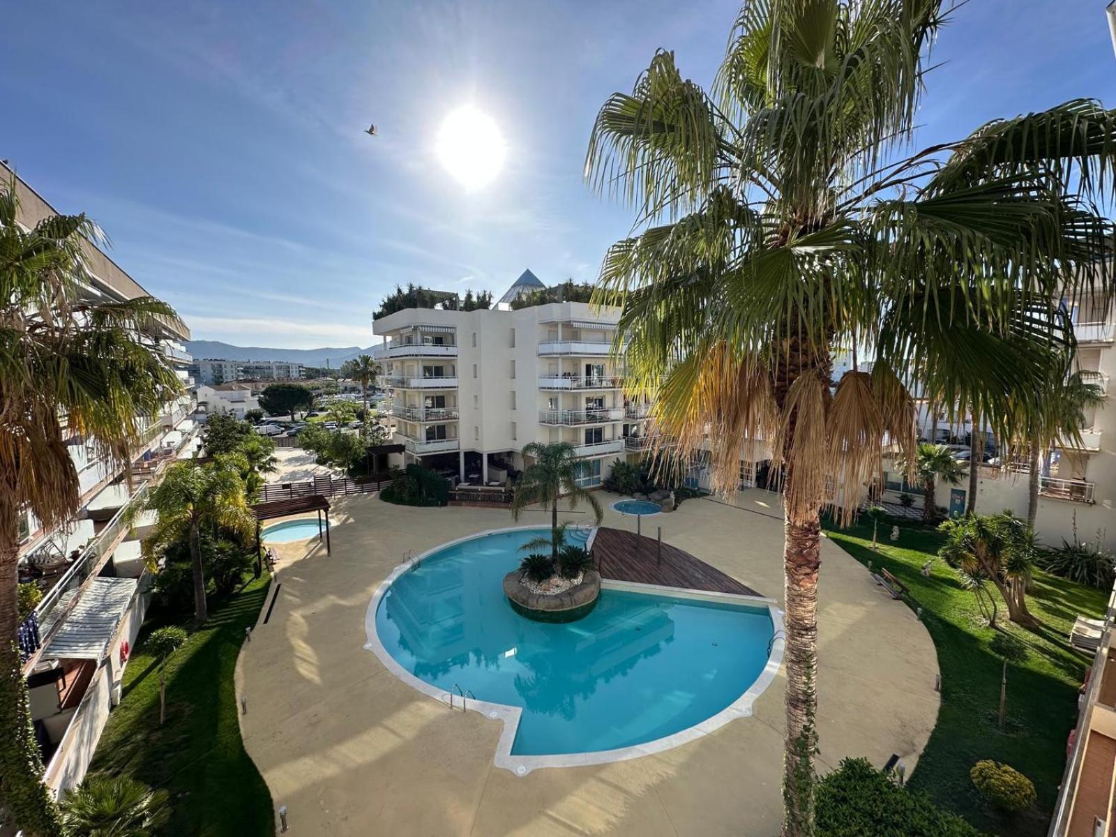 Bonito Piso En Roses Con Piscina Y Parking Av-66 Exterior foto